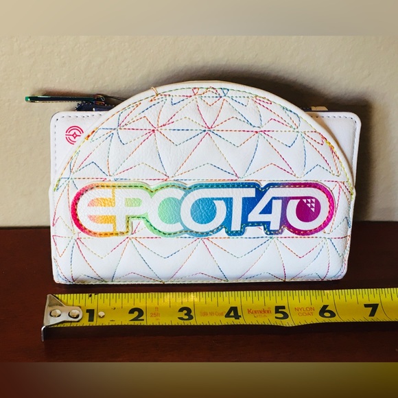 ✨ Loungefly Disney EPCOT Wallet. NWT ✨ - Picture 4 of 16